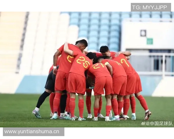 中国足球队迎战日本队备战亚洲杯 新阵容亮相全力争胜